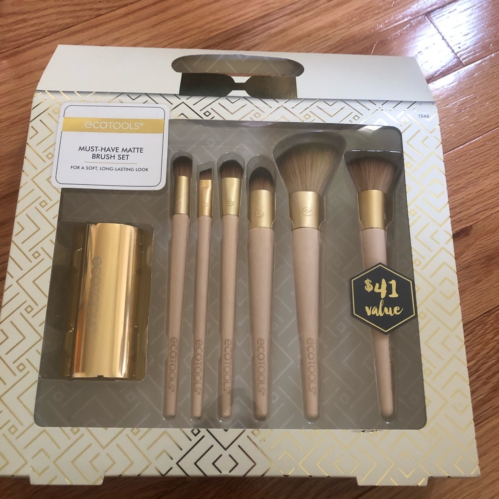 ‼️MOVING SALE‼️Eco tools brush set